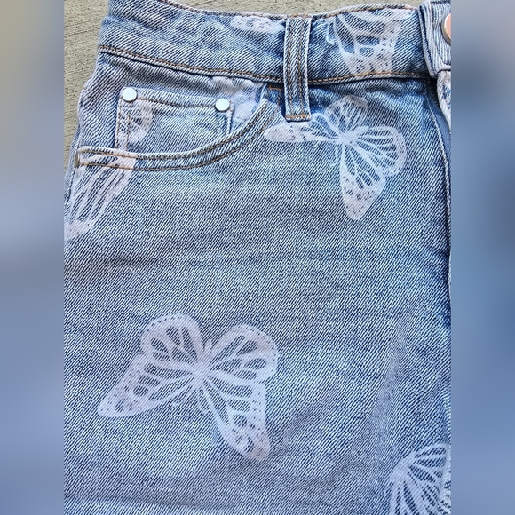 Tinseltown Blue and White Jean Shorts Distressed Cut-Offs - Picture 6 of 6